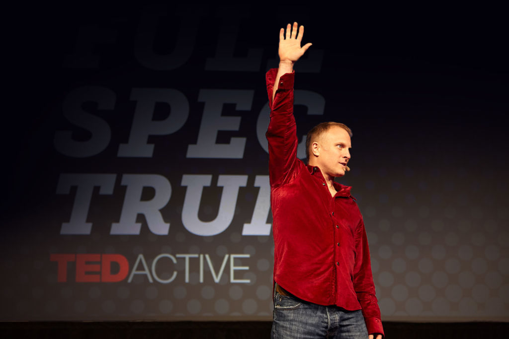 Learn how personalized coaching can help you overcome stage fright. Discover 12 key benefits of working with a coach to build confidence and improve your public speaking skills.