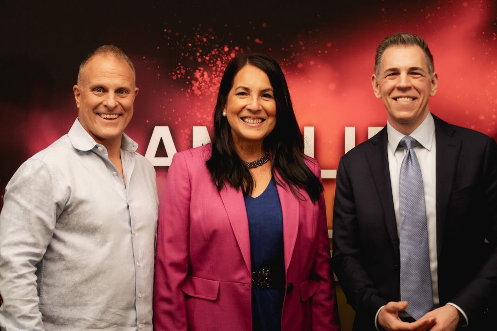 Explore how leadership coaching can help individuals overcome stage fright and build confidence in public speaking. Learn effective strategies to conquer your fear and become a strong presenter.